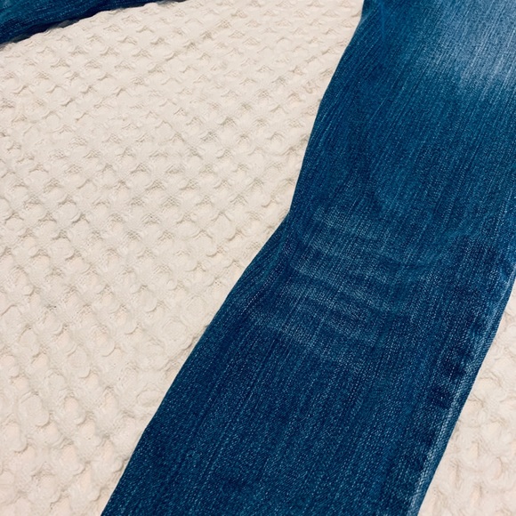 Levi’s Mid-Wash Jeans (Low-rise) - Picture 6 of 8